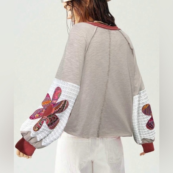 Women's Gray and Red Floral Sleeve Top - Picture 2 of 9